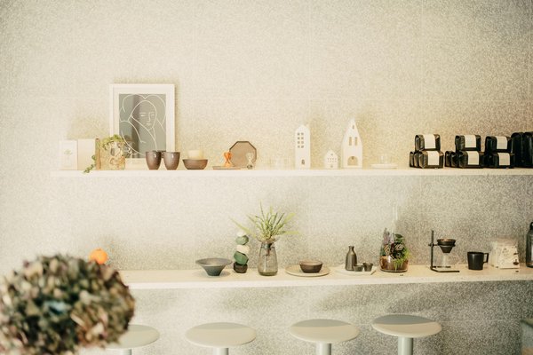 Éclairez votre espace avec des lampes sur pied design