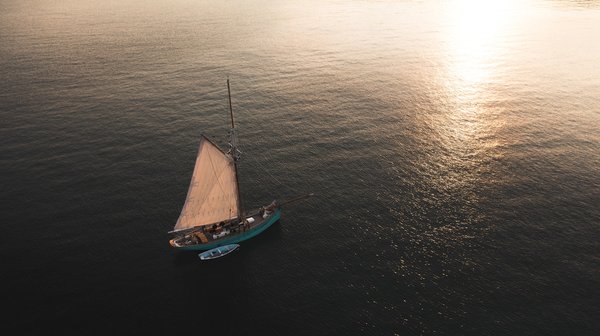 Découvrez les avantages d'une voile d'ombrage triangulaire pour votre extérieur