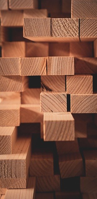 Tout savoir sur un décapant pour bois efficace et adapté